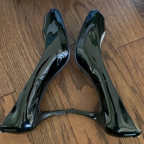 Michael Kors Black Patent Leather Peep-Toe heels. - Picture 3 of 16